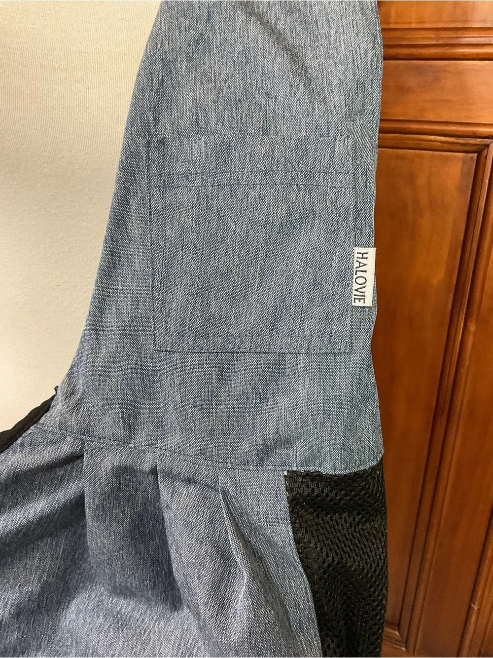Halovie Dog Carrier Blue Purse Vented Nwot Pockets Adjustable Strap Light Blue M
